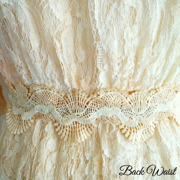 POL Lace Romper Gorgeous! Deep V Neck Bell Sleeves - Picture 7 of 8